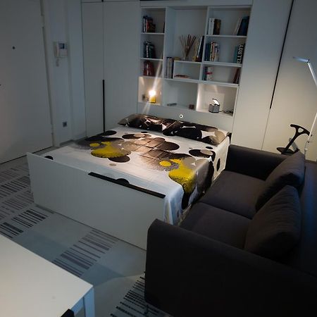 Stylish Mini In The Heart Of Milano Apartment Room photo